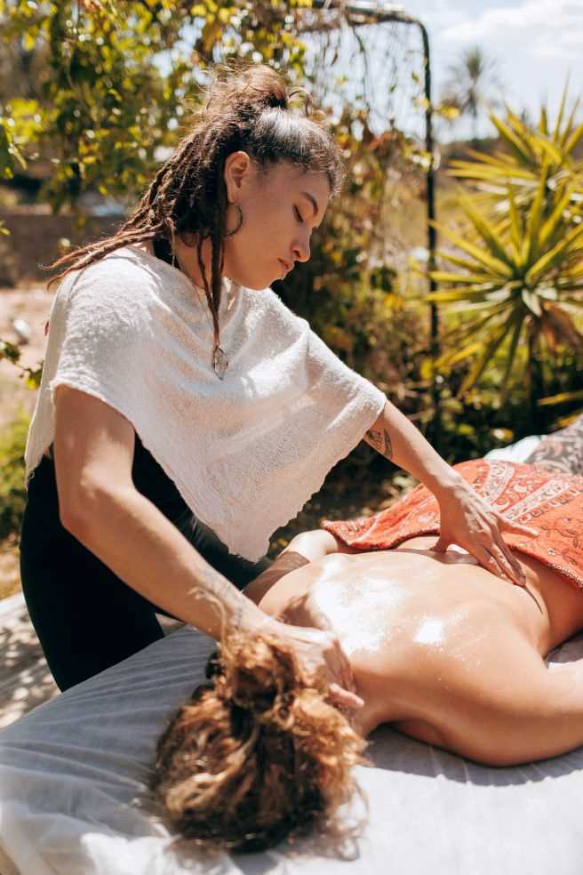 מטפל/ת בעיסוי בראש העין - יעל